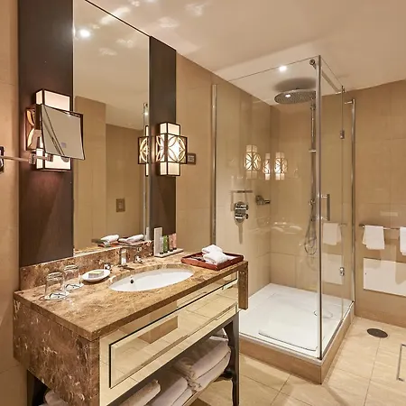 Hotel Dona Filipa 5*